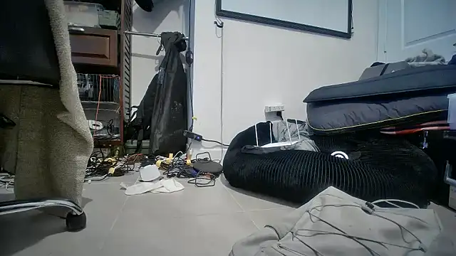 Snapshot of jasoncali305 chatting on November 10, 10:03 am jasoncali305 online show from November 10, 10:03 am