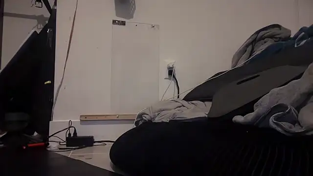 Snapshot of jasoncali305 chatting on November 16, 1:49 pm jasoncali305 online show from November 16, 1:49 pm