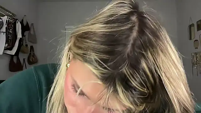 Snapshot of AnnGrayson chatting on October 29, 12:24 am AnnGrayson online show from October 29, 12:24 am