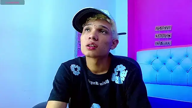 Snapshot of EL_VENEZOLANO_22CM chatting on October 9, 4:43 am EL VENEZOLANO 22CM online show from October 9, 4:43 am