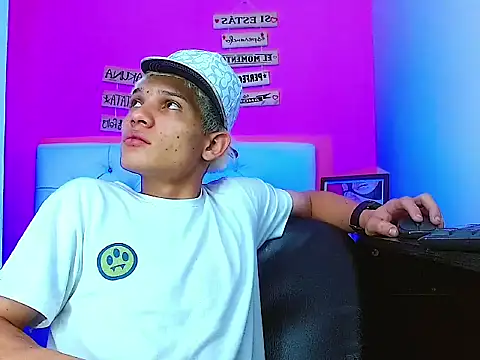 Snapshot of EL_VENEZOLANO_22CM chatting on October 29, 4:59 am EL VENEZOLANO 22CM online show from October 29, 4:59 am