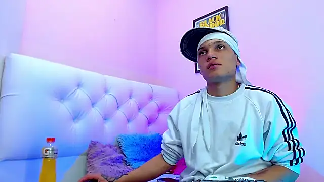 Snapshot of EL_VENEZOLANO_22CM chatting on November 26, 4:13 am EL VENEZOLANO 22CM online show from November 26, 4:13 am