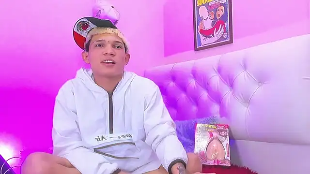 Snapshot of EL_VENEZOLANO_22CM chatting on December 17, 4:40 am EL VENEZOLANO 22CM online show from December 17, 4:40 am