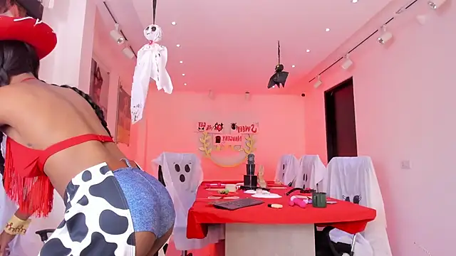 Snapshot of AishaValcazar chatting on October 30, 12:12 am AishaValcazar online show from October 30, 12:12 am