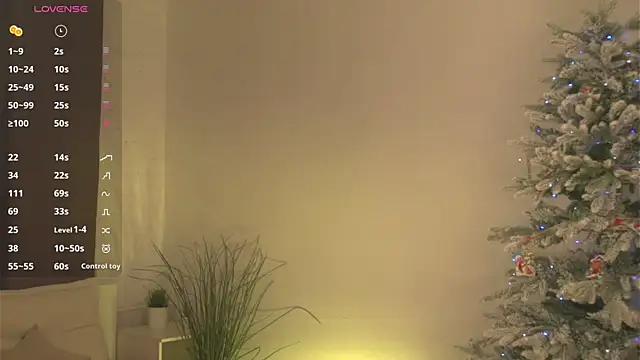 ellliefrost online show from December 4, 4:44 am