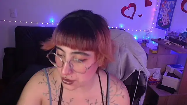 Miacatsito3 online show from April 17, 4:04 am