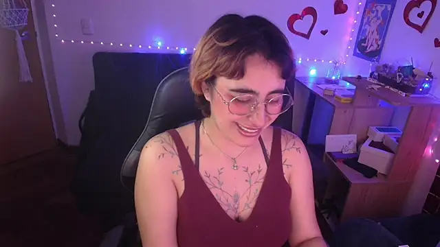 Miacatsito3 online show from April 22, 5:32 am