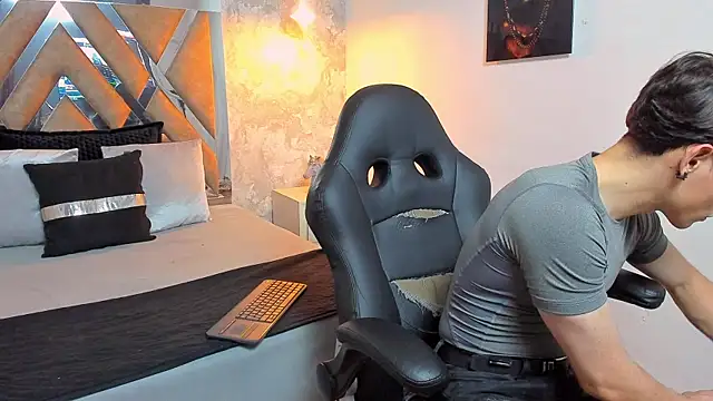 Snapshot of kraven_lust chatting on October 24, 3:14 am kraven lust online show from October 24, 3:14 am