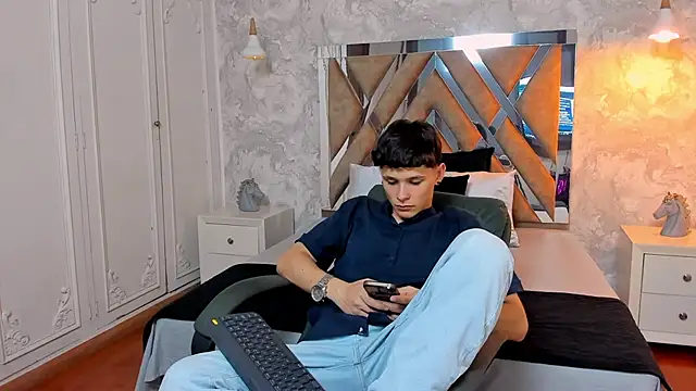 Snapshot of kraven_lust chatting on October 28, 3:10 am kraven lust online show from October 28, 3:10 am