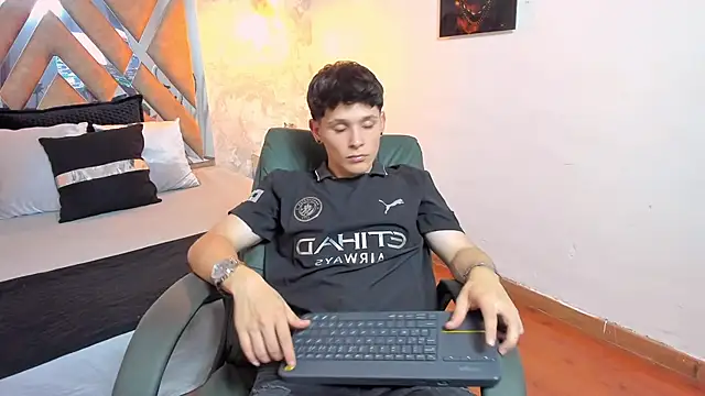 Snapshot of kraven_lust chatting on October 31, 3:07 am kraven lust online show from October 31, 3:07 am