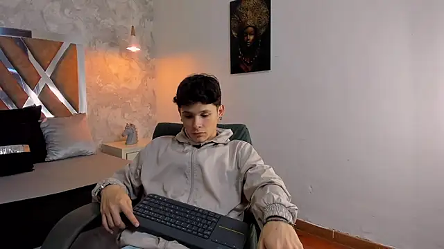 Snapshot of kraven_lust chatting on November 8, 3:07 am kraven lust online show from November 8, 3:07 am