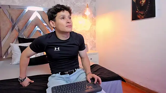 Snapshot of kraven_lust chatting on November 19, 3:06 am kraven lust online show from November 19, 3:06 am