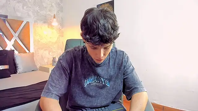 Snapshot of kraven_lust chatting on December 3, 3:03 am kraven lust online show from December 3, 3:03 am