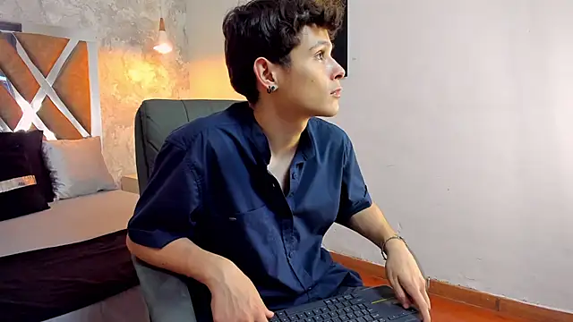 Snapshot of kraven_lust chatting on December 4, 3:05 am kraven lust online show from December 4, 3:05 am