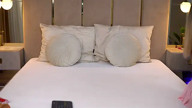 Snapshot of CamilaStarr chatting on October 2, 7:54 pm CamilaStarr online show from October 2, 7:54 pm