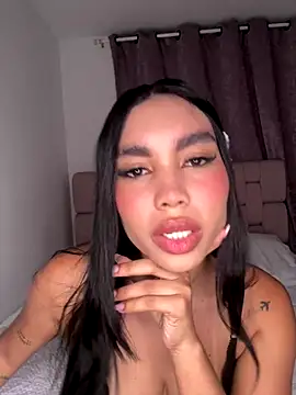 Snapshot of karolaalcendra chatting on October 24, 4:31 am karolaalcendra online show from October 24, 4:31 am