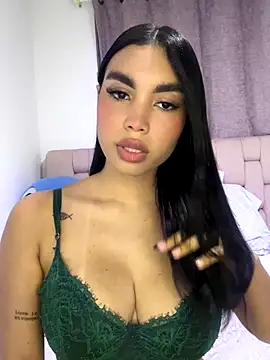 Snapshot of karolaalcendra chatting on November 13, 3:05 am karolaalcendra online show from November 13, 3:05 am