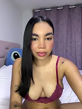 karolaalcendra online show from February 10, 3:32 am