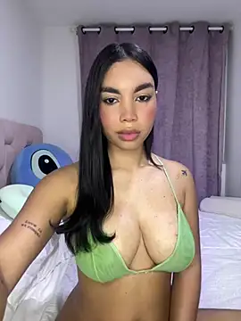 karolaalcendra online show from February 11, 3:33 am