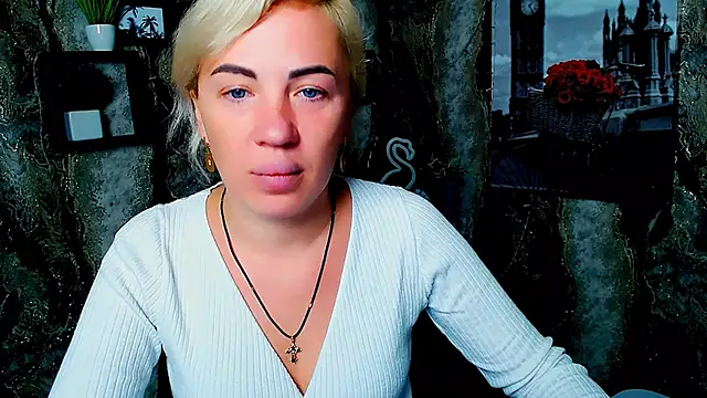 EmmaCat  online show from October 12, 5:06 am