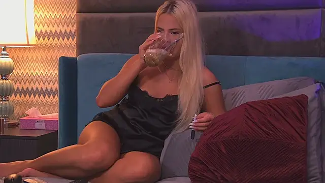 YssabelFox online show from September 23, 3:42 am