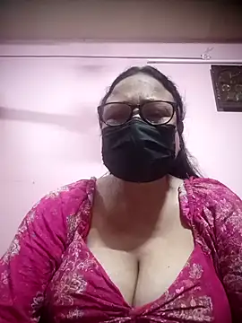 Snapshot of thehotlady chatting on November 11, 6:35 am thehotlady online show from November 11, 6:35 am