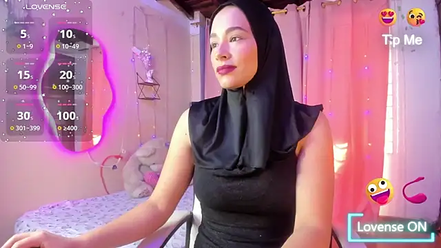 Snapshot of ShanaJamil chatting on December 5, 1:31 pm ShanaJamil online show from December 5, 1:31 pm