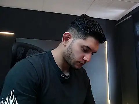 Snapshot of RichardMilleer chatting on September 19, 1:45 pm RichardMilleer online show from September 19, 1:45 pm