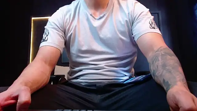 Snapshot of RichardMilleer chatting on October 21, 1:56 pm RichardMilleer online show from October 21, 1:56 pm