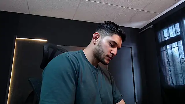 Snapshot of RichardMilleer chatting on November 10, 2:16 pm RichardMilleer online show from November 10, 2:16 pm