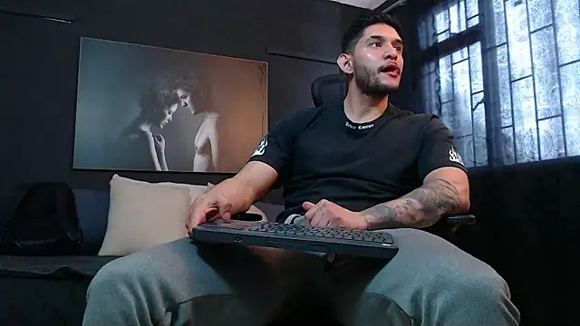 Snapshot of RichardMilleer chatting on November 13, 4:17 pm RichardMilleer online show from November 13, 4:17 pm