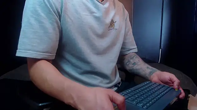 Snapshot of RichardMilleer chatting on December 22, 3:31 pm RichardMilleer online show from December 22, 3:31 pm