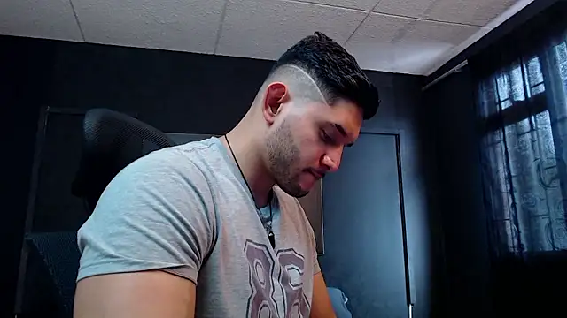 Snapshot of RichardMilleer chatting on January 13, 2:11 pm RichardMilleer online show from January 13, 2:11 pm