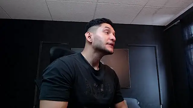 Snapshot of RichardMilleer chatting on January 14, 2:23 pm RichardMilleer online show from January 14, 2:23 pm