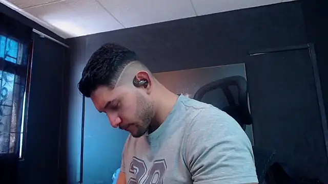 Snapshot of RichardMilleer chatting on February 10, 1:48 pm RichardMilleer online show from February 10, 1:48 pm