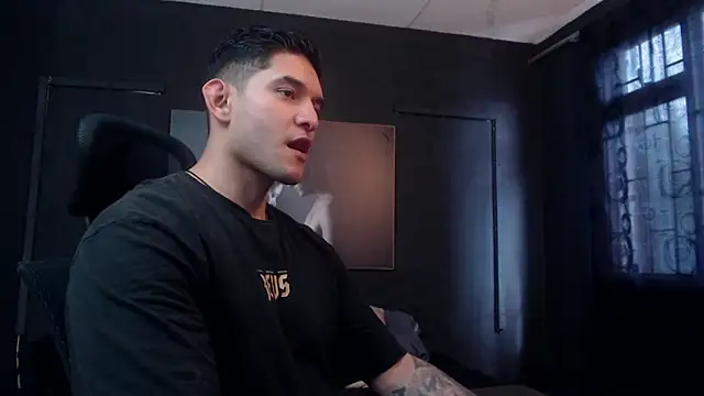 Snapshot of RichardMilleer chatting on February 20, 1:44 pm RichardMilleer online show from February 20, 1:44 pm