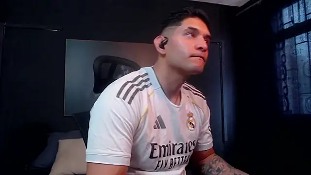 Snapshot of RichardMilleer chatting on February 24, 1:53 pm RichardMilleer online show from February 24, 1:53 pm