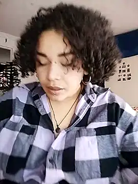 Snapshot of Julie_wallace chatting on November 26, 12:50 pm Julie wallace online show from November 26, 12:50 pm