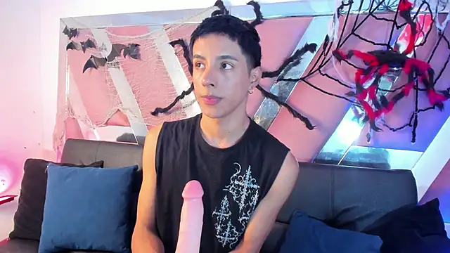 Snapshot of EstivenSallas chatting on October 7, 8:17 pm EstivenSallas online show from October 7, 8:17 pm