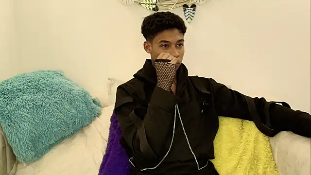 Snapshot of CoffeNaughty_nom chatting on November 2, 6:49 am CoffeNaughty nom online show from November 2, 6:49 am