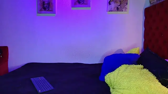 Snapshot of CoffeNaughty_nom chatting on November 19, 5:07 am CoffeNaughty nom online show from November 19, 5:07 am