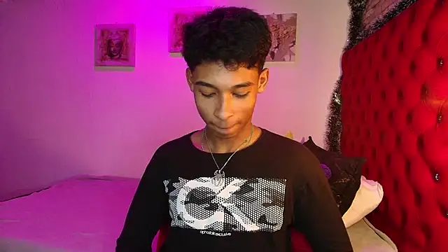 Snapshot of CoffeNaughty_nom chatting on November 23, 3:23 pm CoffeNaughty nom online show from November 23, 3:23 pm