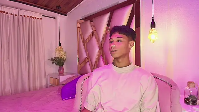 Snapshot of CoffeNaughty_nom chatting on December 14, 6:41 am CoffeNaughty nom online show from December 14, 6:41 am