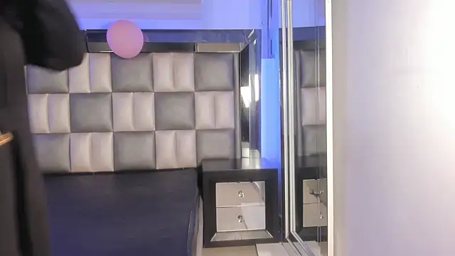 Snapshot of abbiecollins_js chatting on November 26, 3:29 am abbiecollins js online show from November 26, 3:29 am