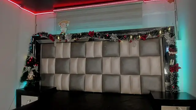 Snapshot of abbiecollins_js chatting on December 16, 3:11 am abbiecollins js online show from December 16, 3:11 am