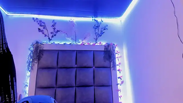 abbiecollins js online show from March 1, 5:53 am