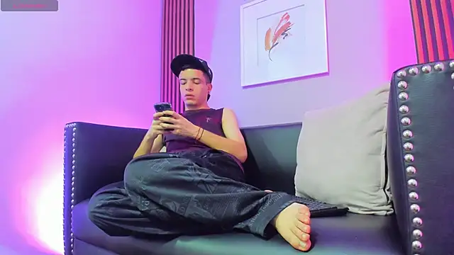 kevinn blue1 online show from November 10, 8:30 pm