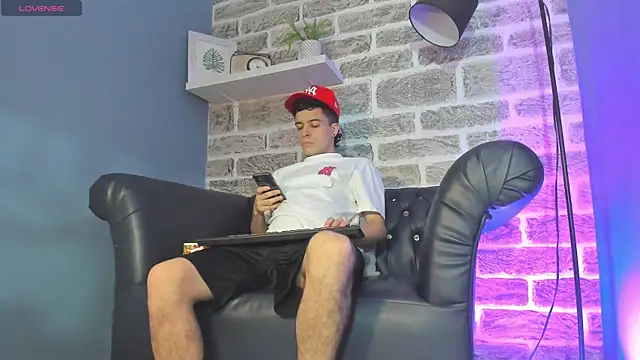 kevinn blue1 online show from December 2, 9:32 pm