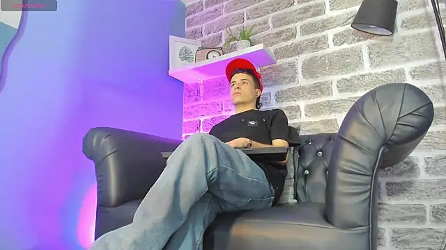 kevinn blue1 online show from December 4, 4:11 am