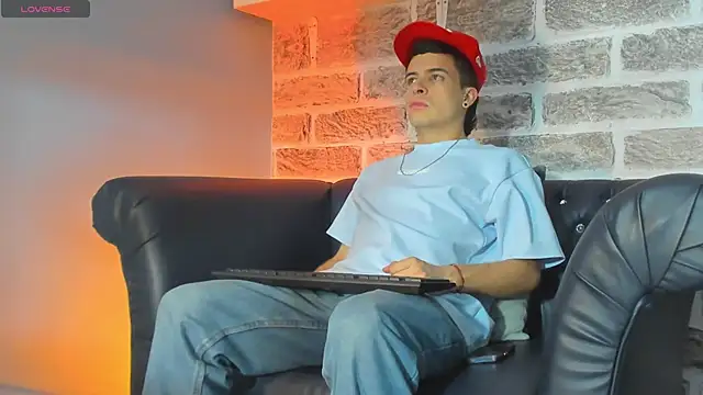 kevinn blue1 online show from December 5, 4:32 am